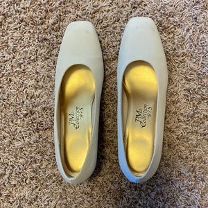 Size 7 1/2 bone shoes